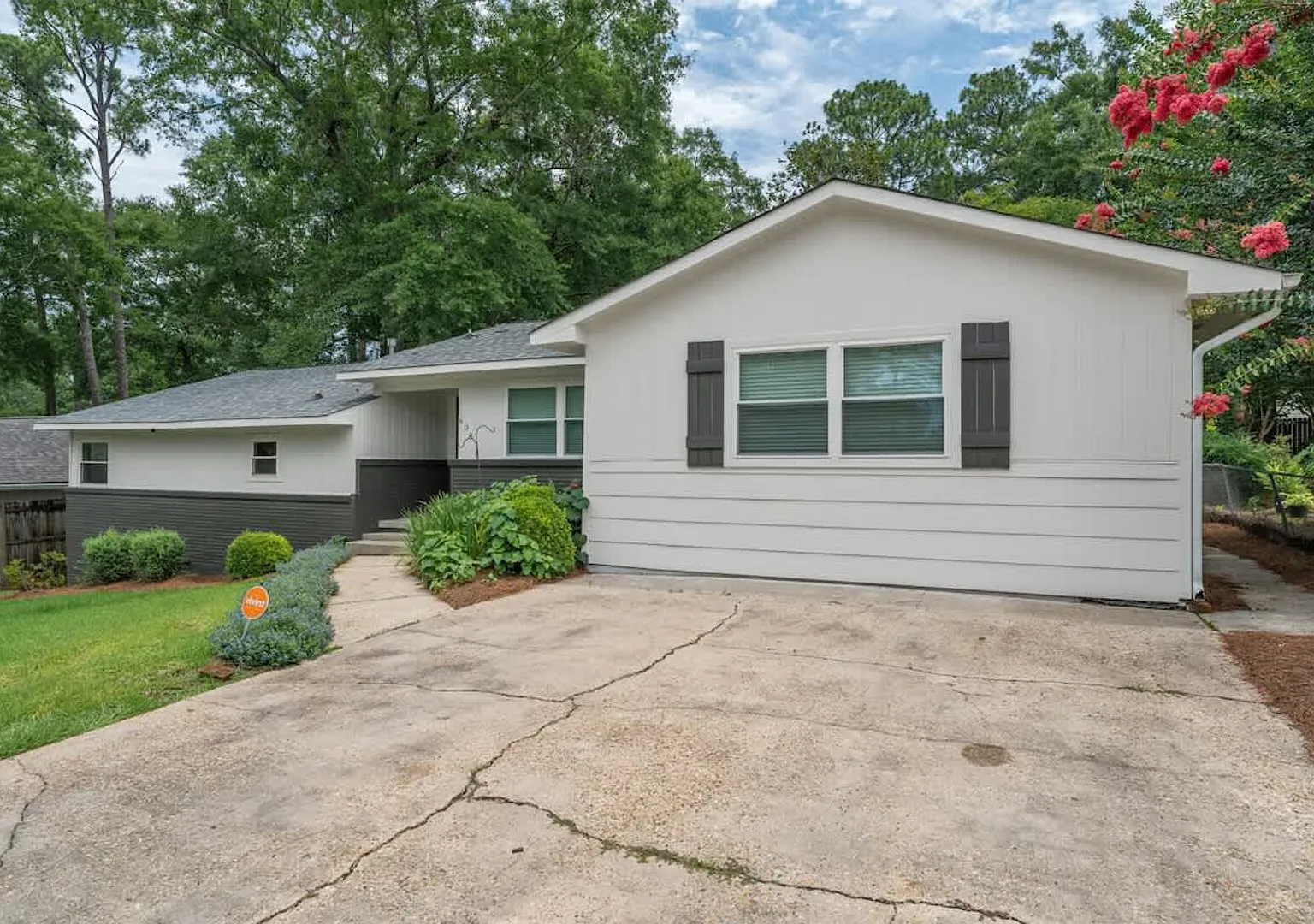 Magnolia Retreat 4BR 3BA Home — Photo 2