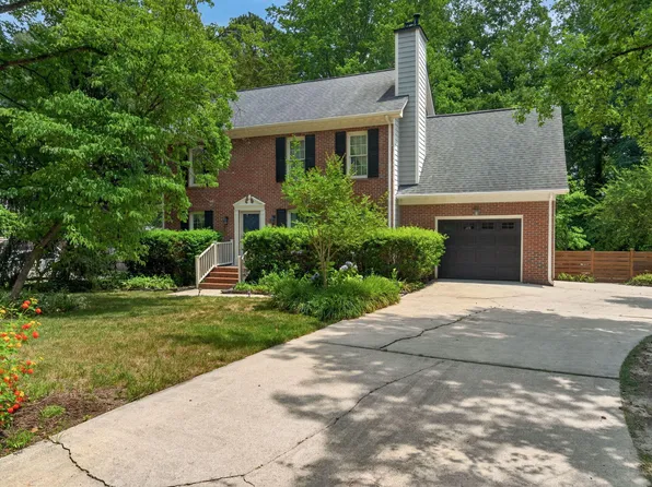 1104 Fallen Oak Dr, Apex, NC 27502