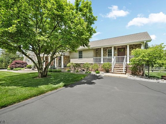 3rd image of 104 Howell Dr