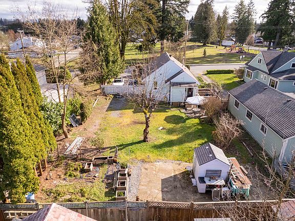 4th image of 20283 Lorne Ave