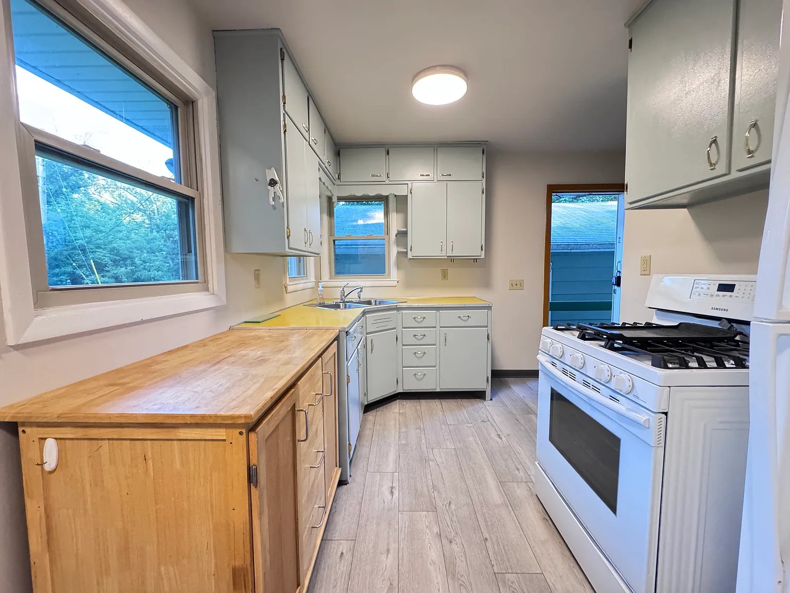 3 bed, 904 sqft, $2,400 — Photo 4