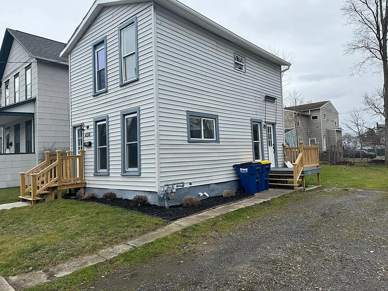 434 Loder St — Photo 2