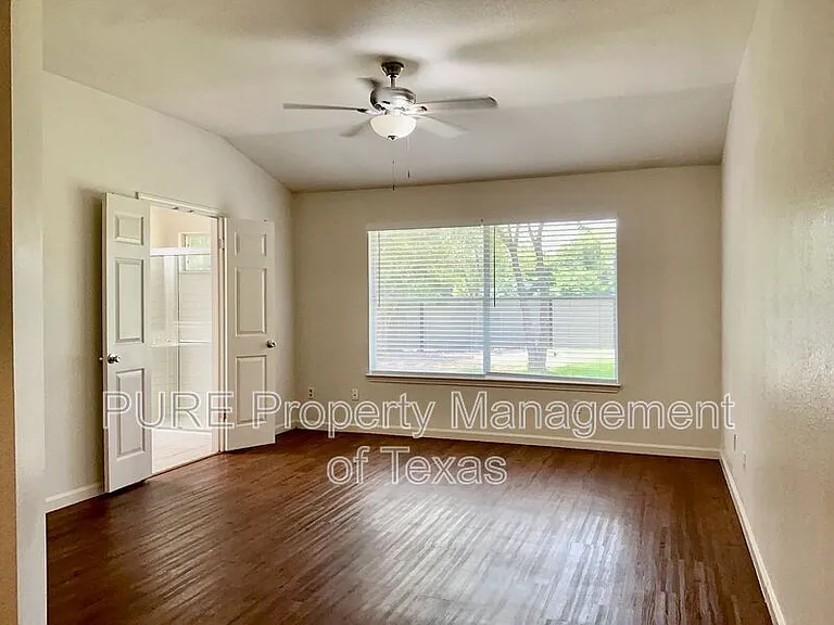 1102 Leah Ln — Photo 11