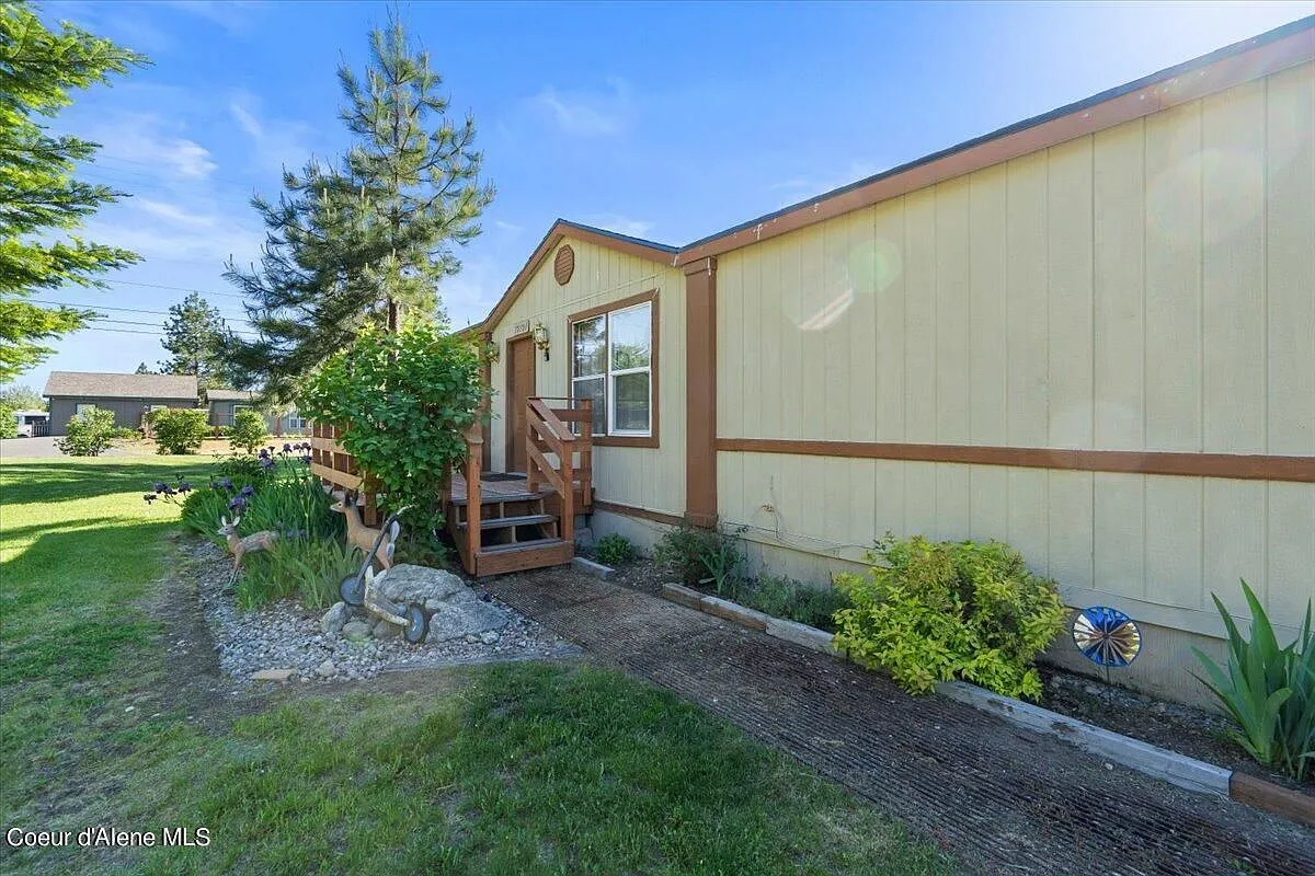 3 bed, 2.0 bath, 1188 sqft, $2,400 — Photo 3