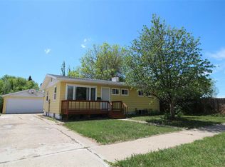 1121 10th Ave NW, Minot, ND 58703