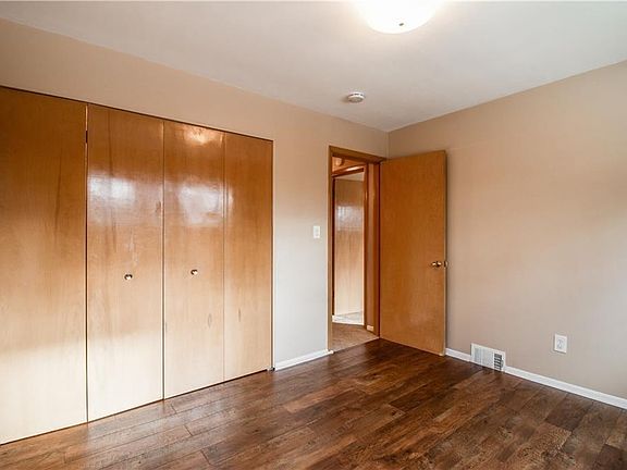 5th image of 3109 Linwood Ave