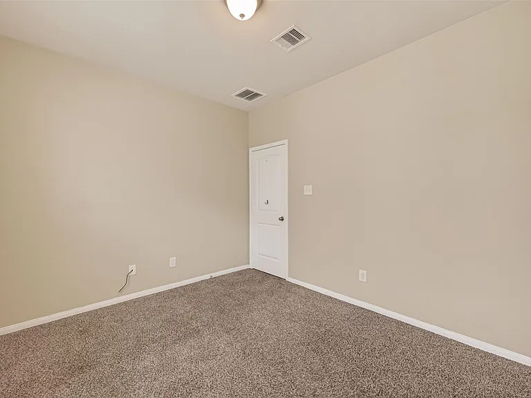 1251 S Maple Dr — Photo 17
