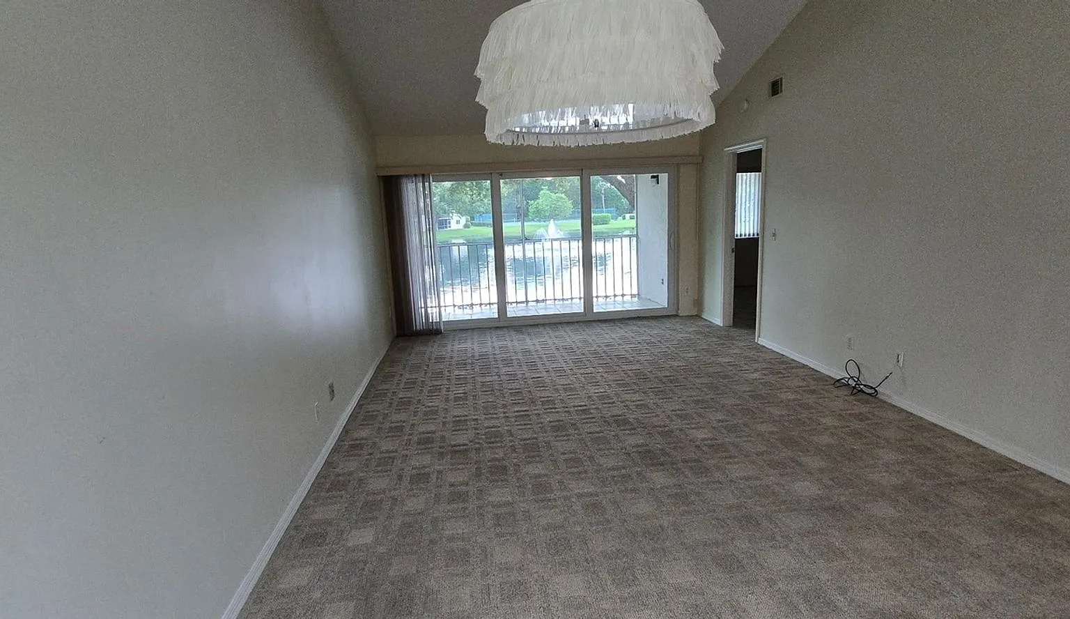 Charming 2BR Condo in Naples — Photo 3