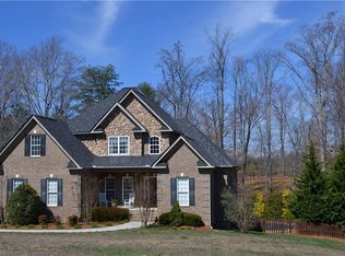 8918 Grove Park Dr, Oak Ridge, NC 27310