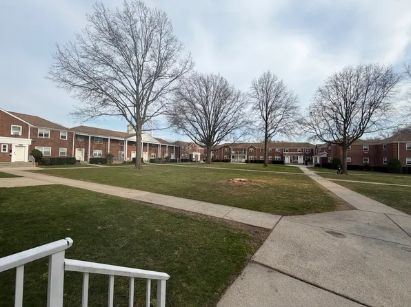 (undisclosed Address), Oakland Gardens, NY 11364