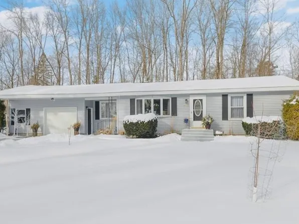 W5504 48th Ave, Menominee, MI 49858