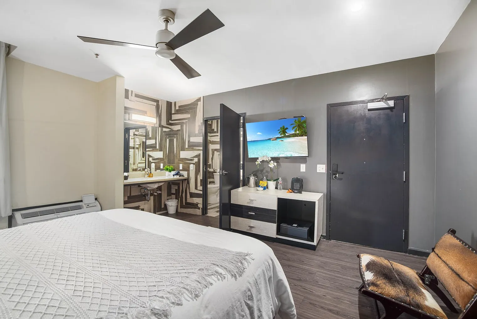 1 bed, 1.0 bath, 269 sqft, $2,719 — Photo 3