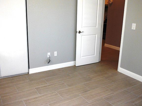 5th image of 556 Clifton Ave #B