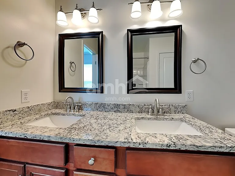 271 Cameron St — Photo 13