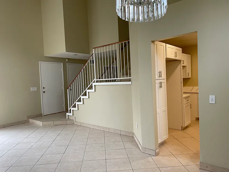 2805 W Majestic Ave — Photo 4