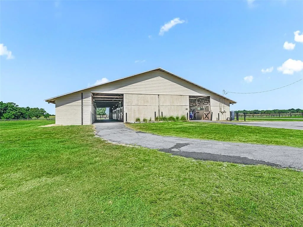 3 bed, 2.5 bath, 1749 sqft, $5,900 — Photo 4