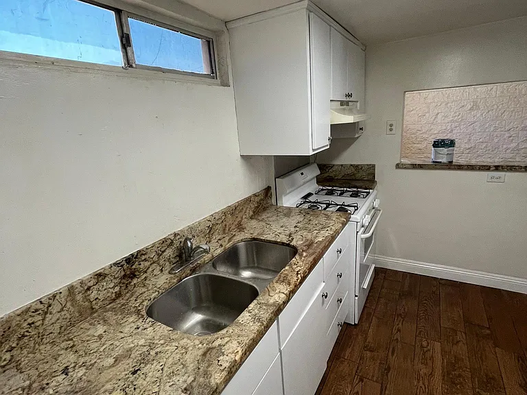 4225 Estrella Ave #6 — Photo 3