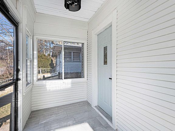3rd image of 1715 Christie St