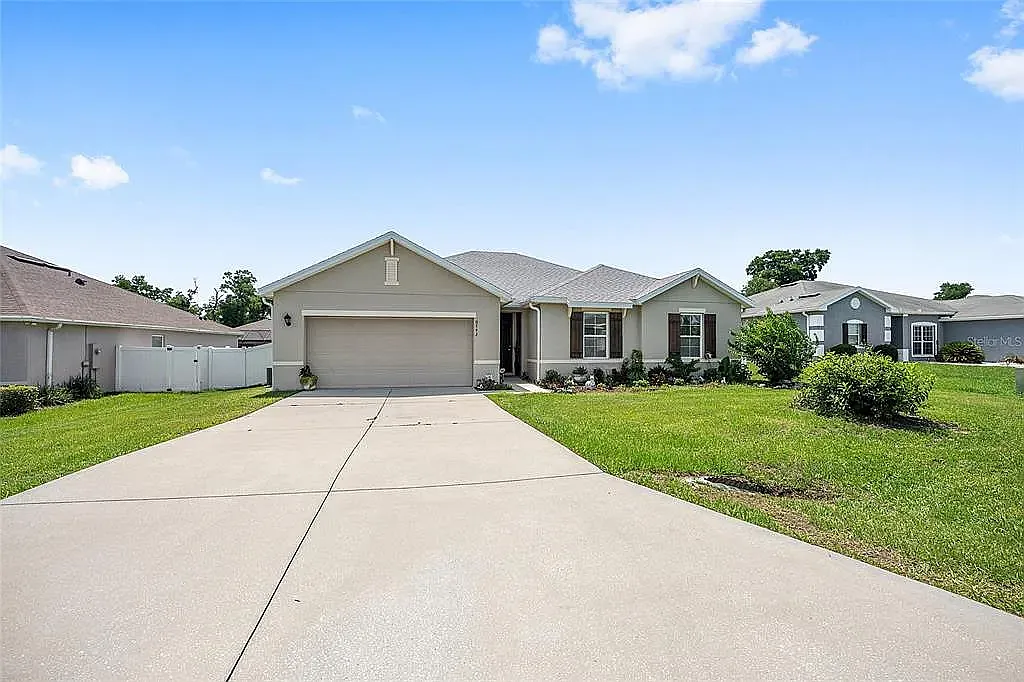 3 bed, 1795 sqft, $2,300 — Photo 3
