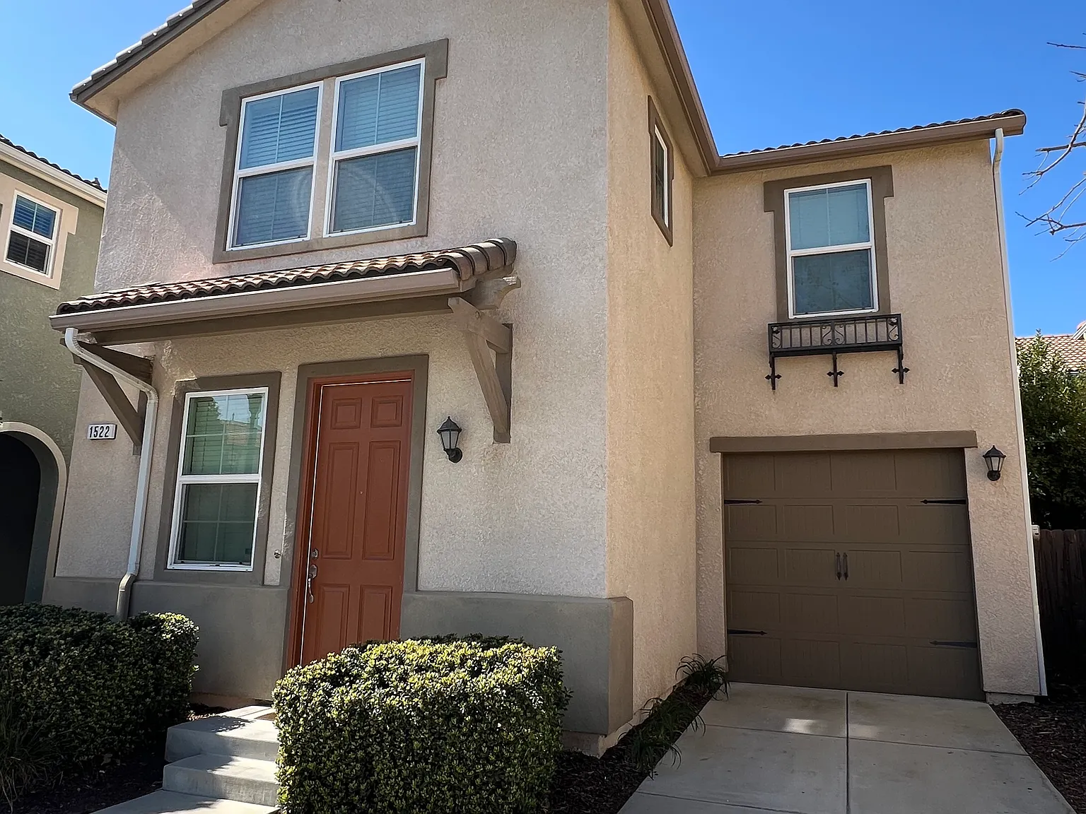 3 bed, 2.5 bath, 1203 sqft, $2,200 — Photo 1