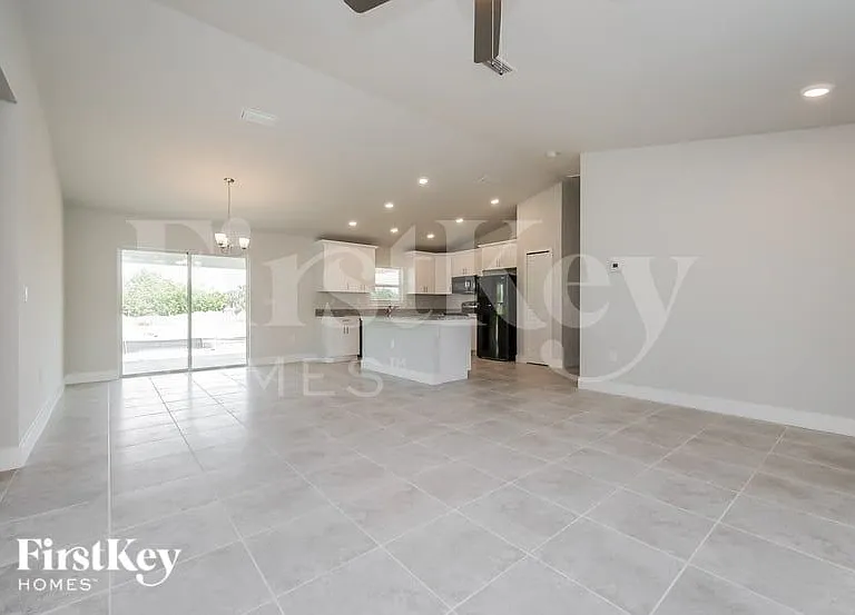 910 Sara Ave N — Photo 3