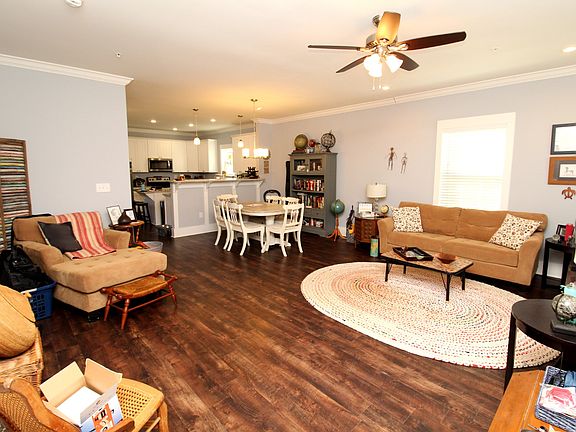 3rd image of 104B Helen St