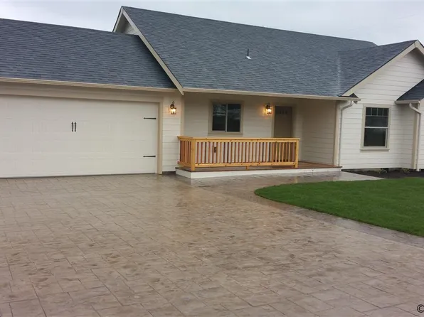 891 N 12th St, Philomath, OR 97370