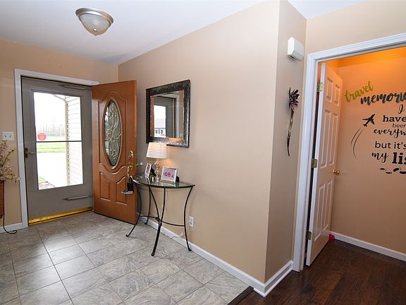 4th image of 2401 W Woodbridge Dr