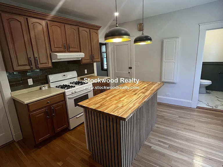 72 Harvest St #1R — Photo 3