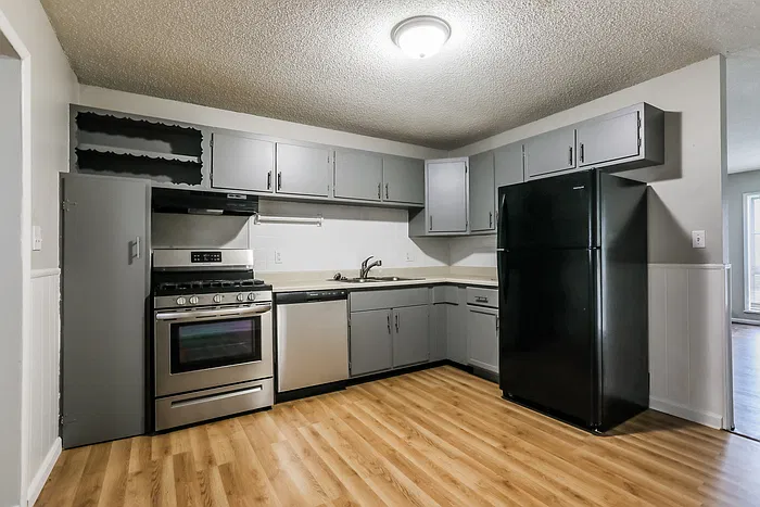 3 bed, 2.0 bath, 1622 sqft, $1,795 — Photo 3