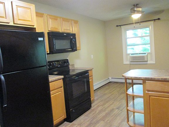 3rd image of 215 Tallow Wood Dr