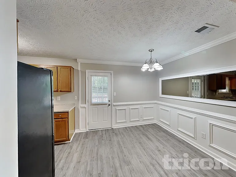 101 Halehaven Dr — Photo 4
