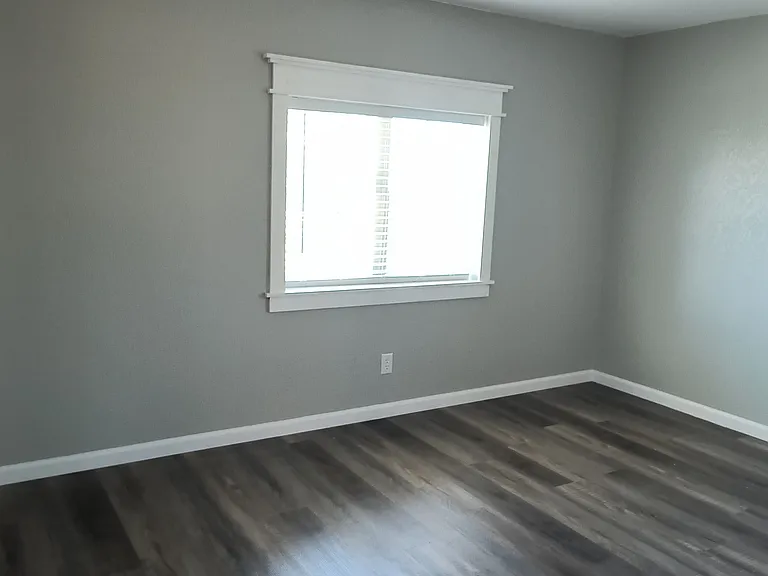 78th Ave — Photo 8