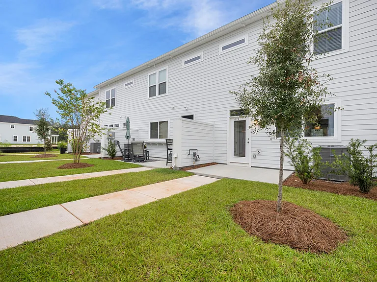 762 Blueway Ave — Photo 5