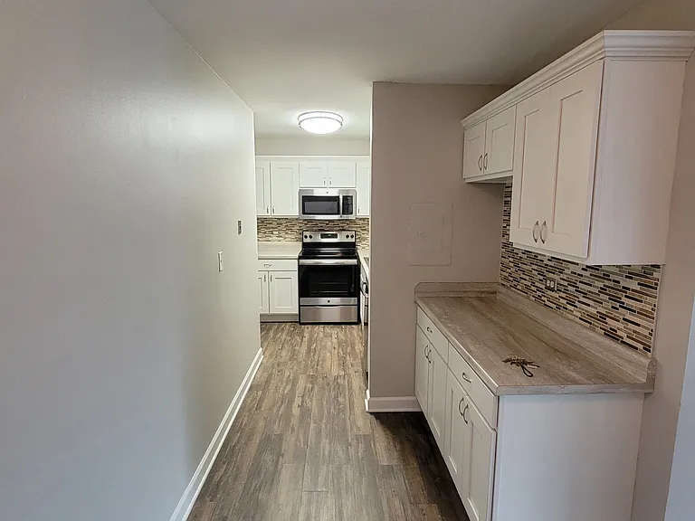 Lisle Station Apartments — Photo 13