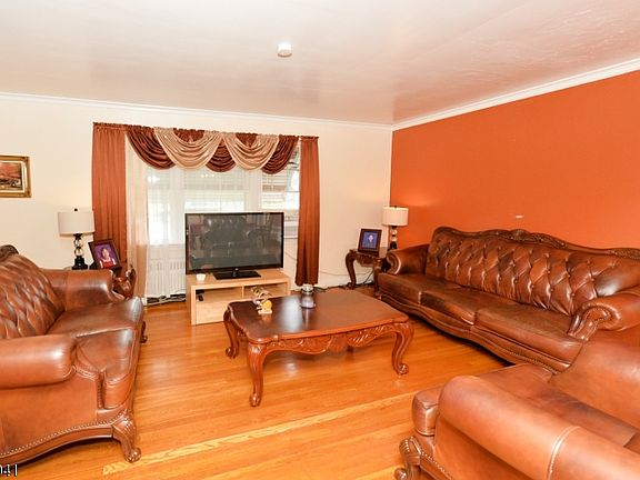 3rd image of 1556 Wyndmoor Ave