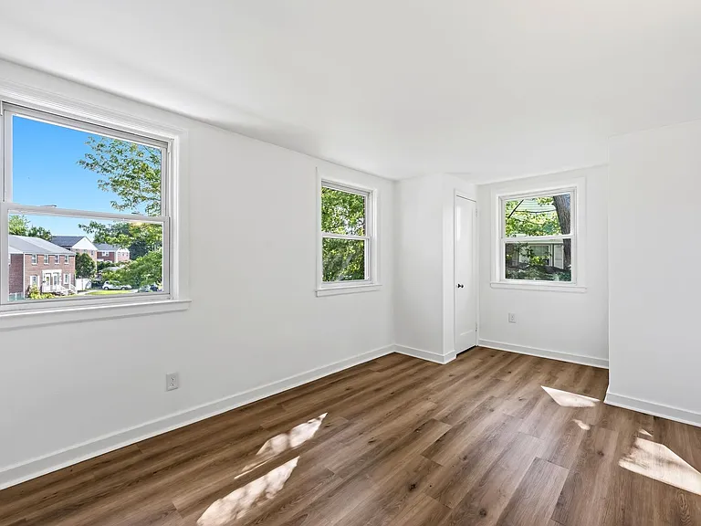 519 Vine St — Photo 15