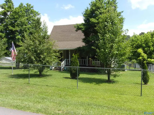 1656 Solitude Ave, Albertville, AL 35950