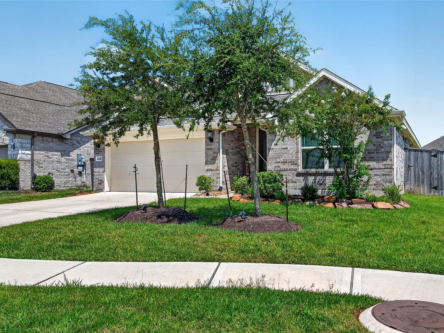 4 bed, 3.0 bath, 2388 sqft, $2,750 — Photo 3