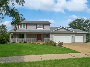 1075 Appaloosa Dr, Freeport, IL 61032