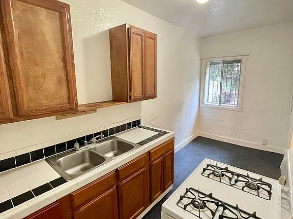 3rd image of 3205 Descanso Dr APT B2