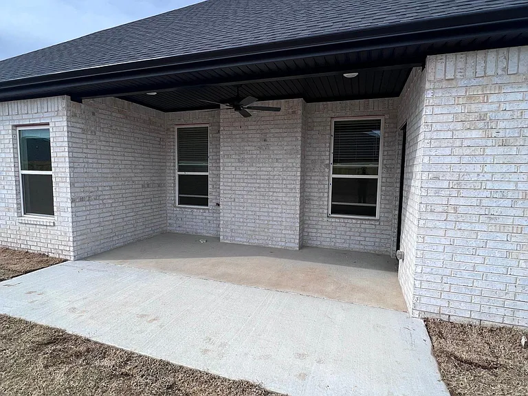 441 Willow Dr — Photo 3