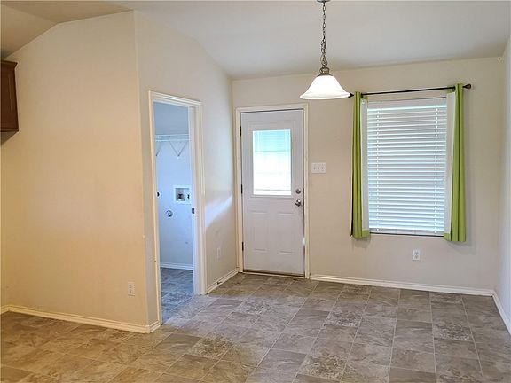 5th image of 508 S West Dr