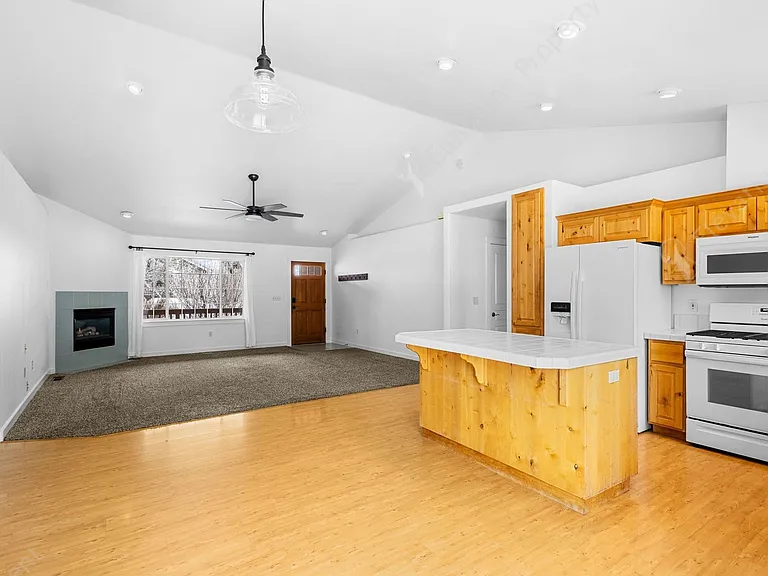20700 Nicolette Dr — Photo 3