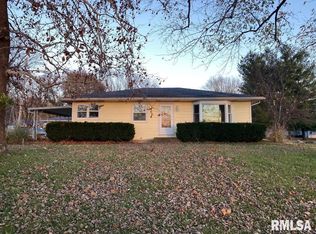 18478 Sunny Acres Rd, Petersburg, IL 62675