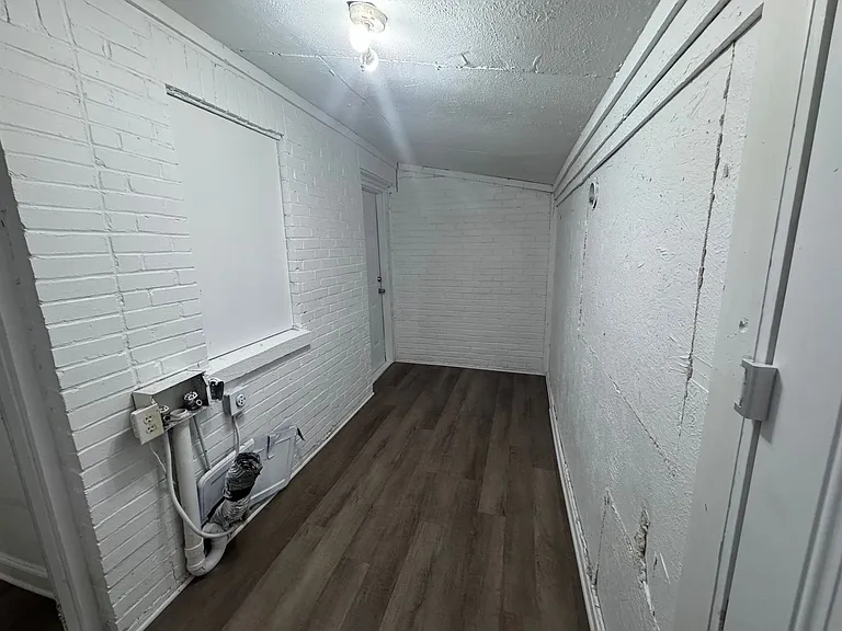 922 S 27th St — Photo 23