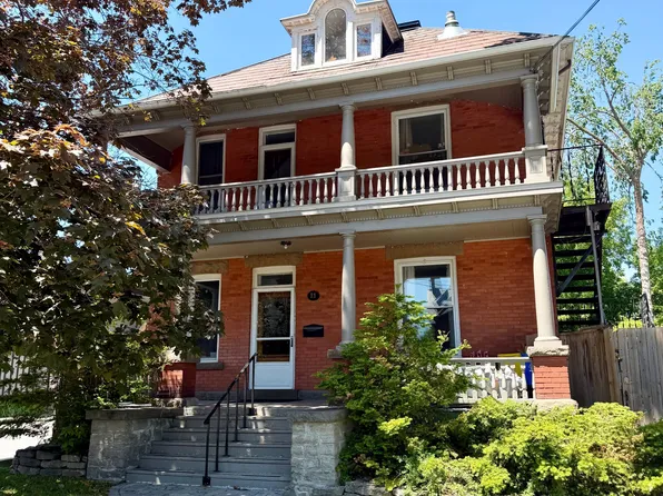 11 Lake Ave W, Carleton Place, ON K7C 1L1