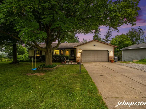 1015 Eastmont Dr SE, Grand Rapids, MI 49546