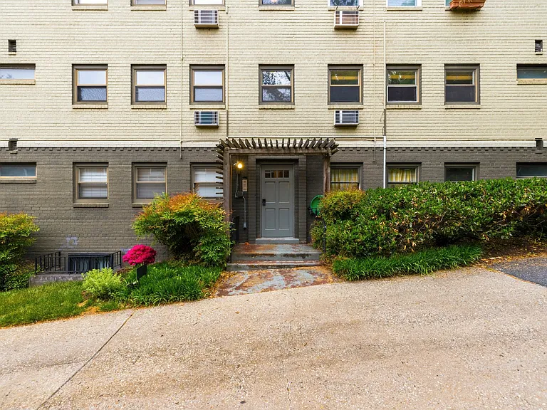 4595 Macarthur Blvd NW #4 — Photo 27