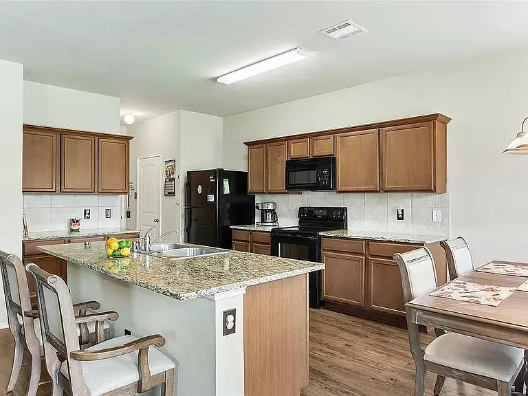 1402 Bent Grass Dr — Photo 12